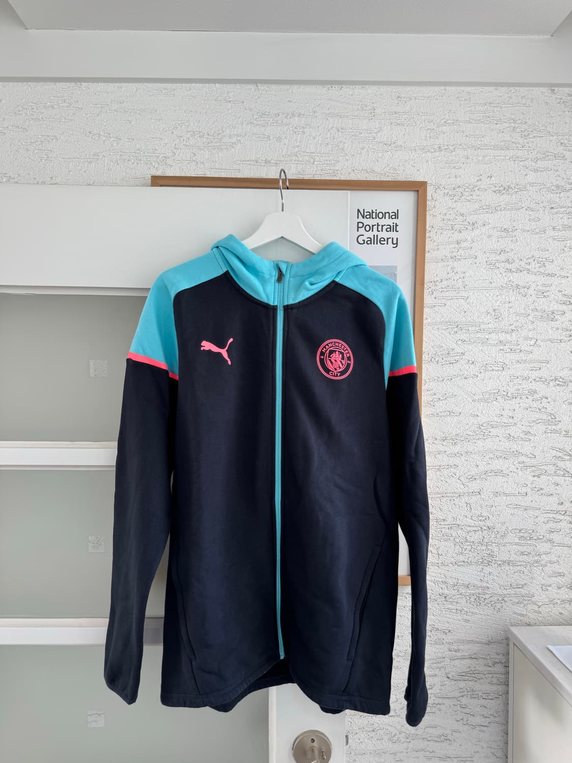 [L] 맨체스터 시티 23년 내한 한정판 푸마 트래블 자켓 (후드 집업) 상품이미지1