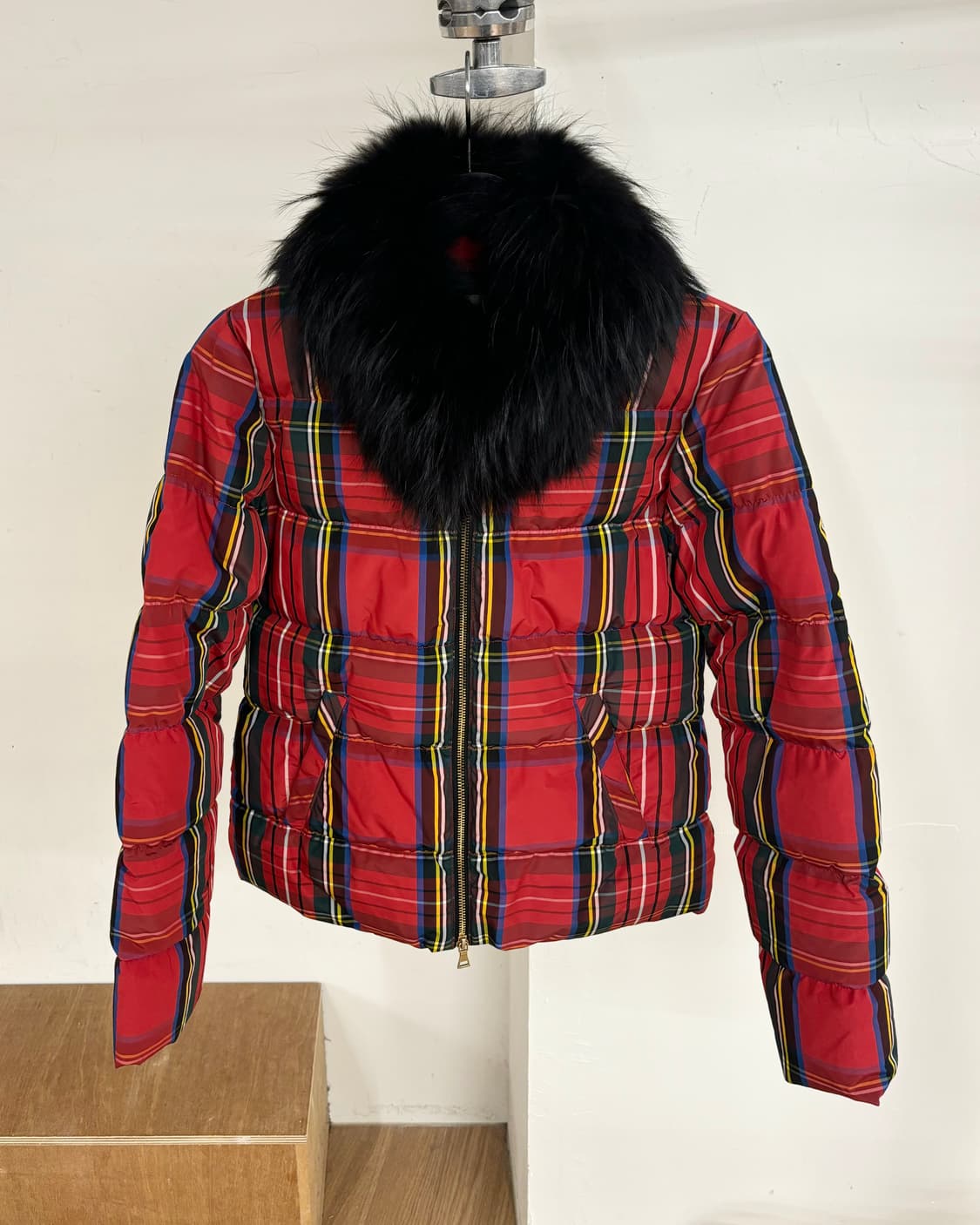 모스키노 레드 체크 패턴 푸퍼 재킷 상품이미지1