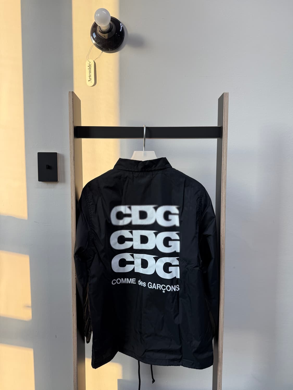 꼼데가르송 CDG 백 로고 시그니처 코치 자켓 블랙 상품이미지1