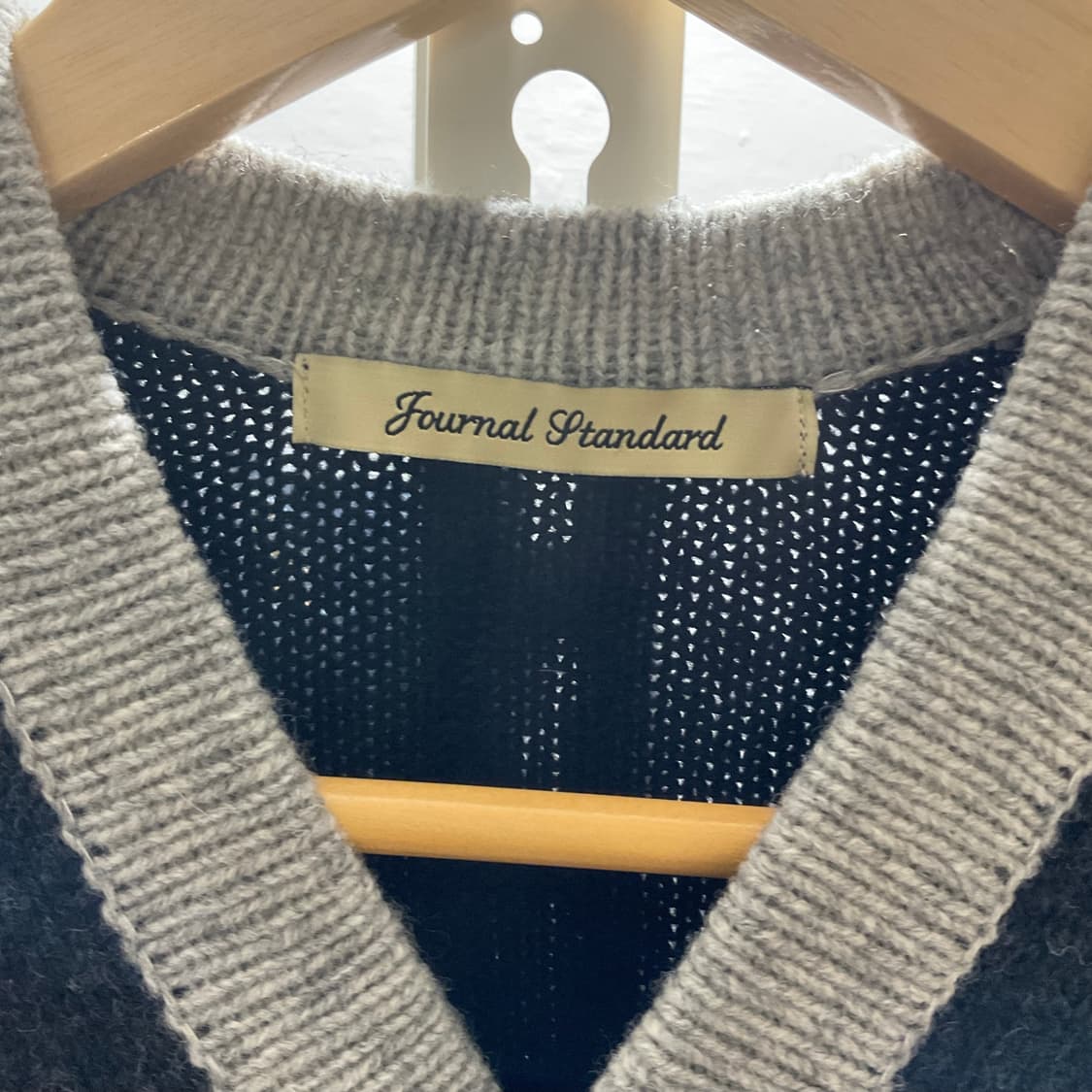 저널스탠다드 로커빌리 배색 울 가디건 상품이미지4