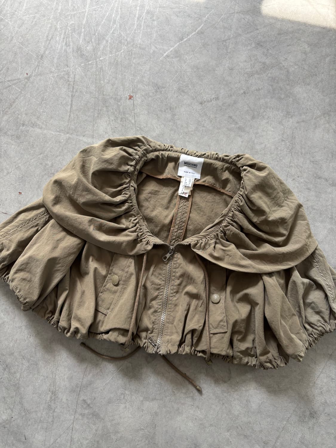 Moschino 모스키노 카키 크롭 후드 셔링 점퍼  상품이미지3