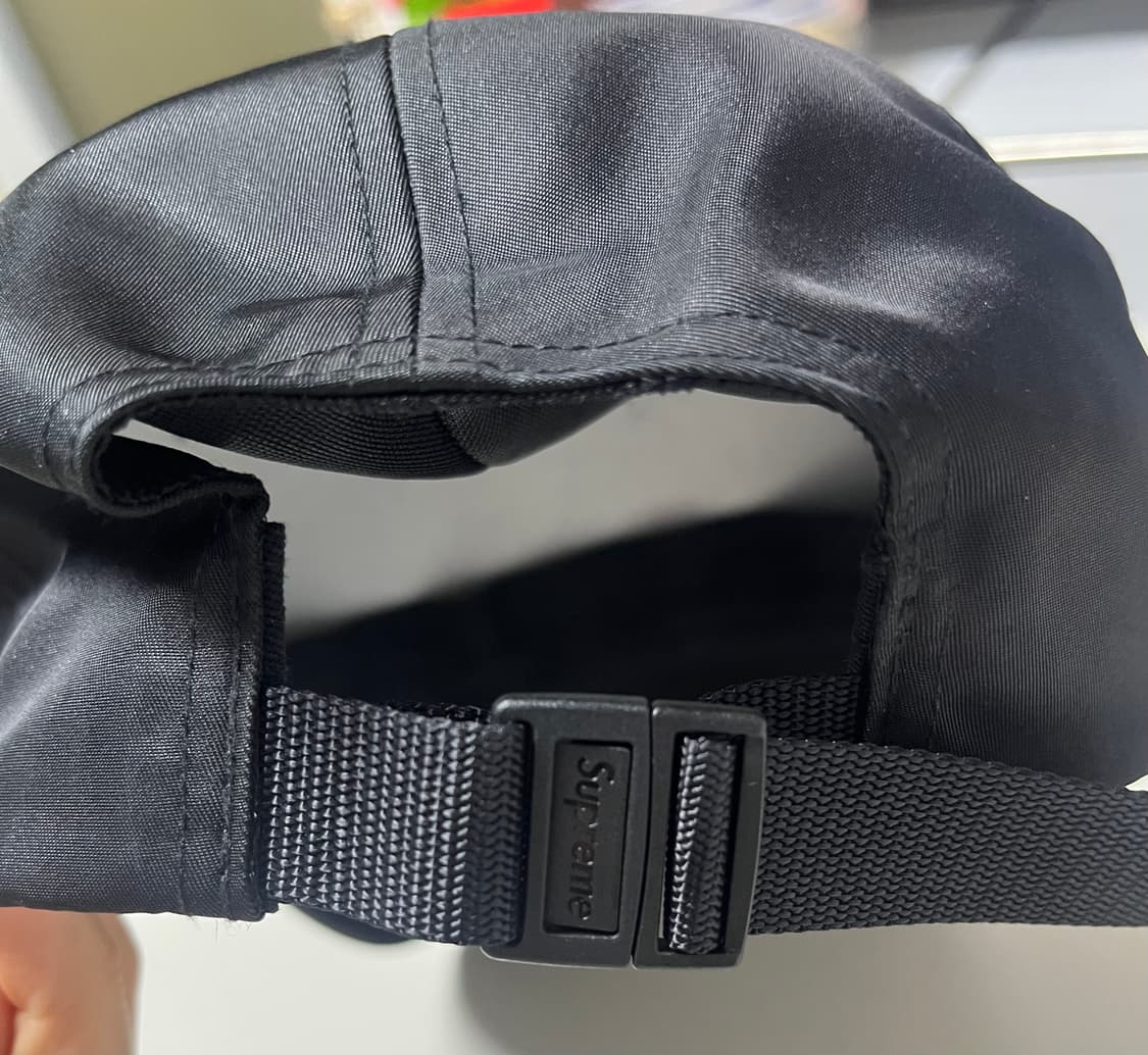 [슈프림] 새틴 블랙 로고 캡모자 상품이미지3