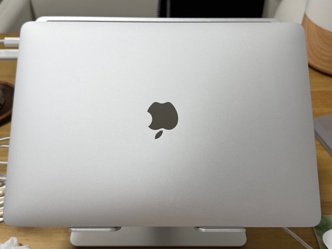 맥북 에어 13인치 2019모델 (실버, 충전기/매직마우스 포함) 상품이미지1