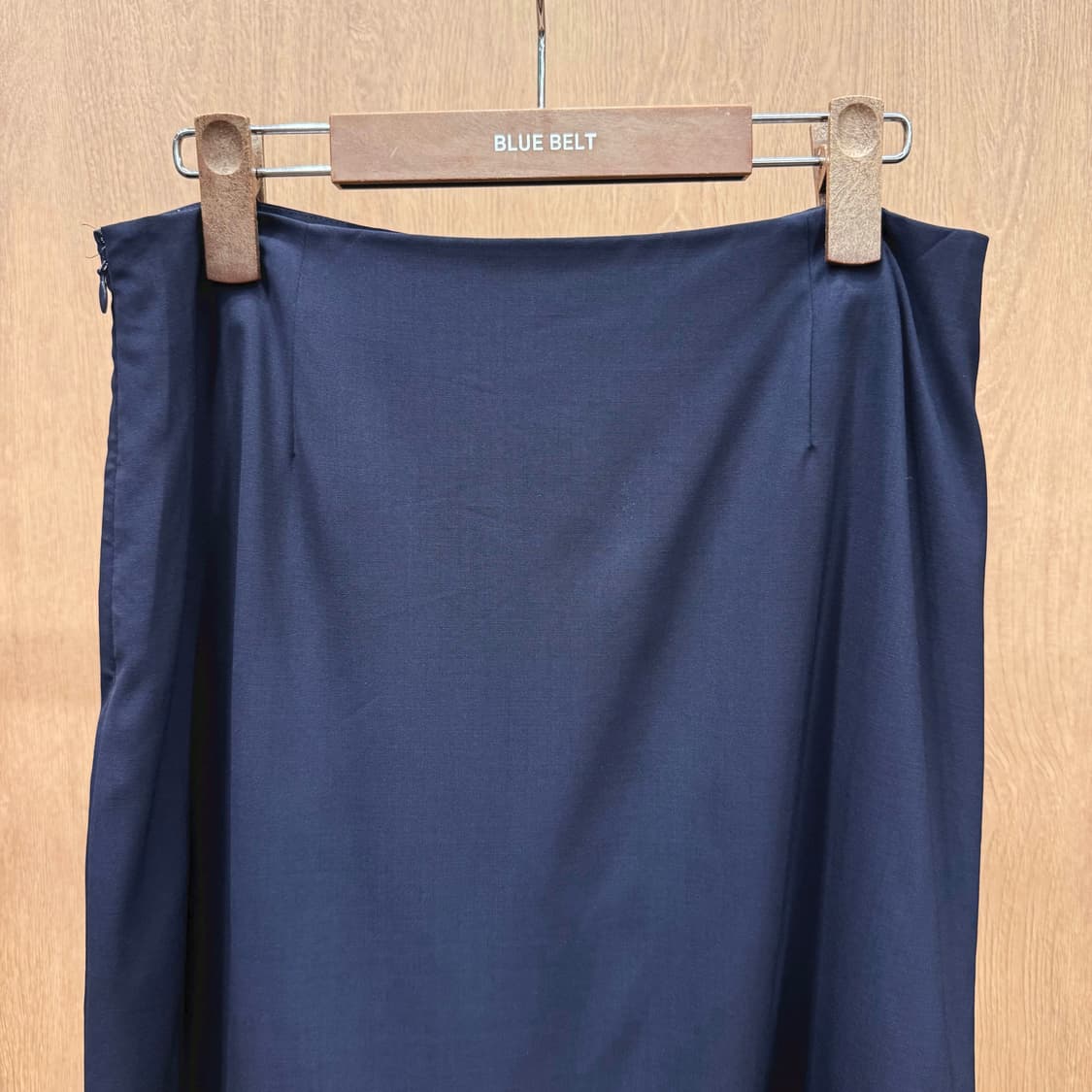 띠어리 A라인 미디 스커트 사이드 지퍼 디테일 미니멀 네이비 상품이미지4