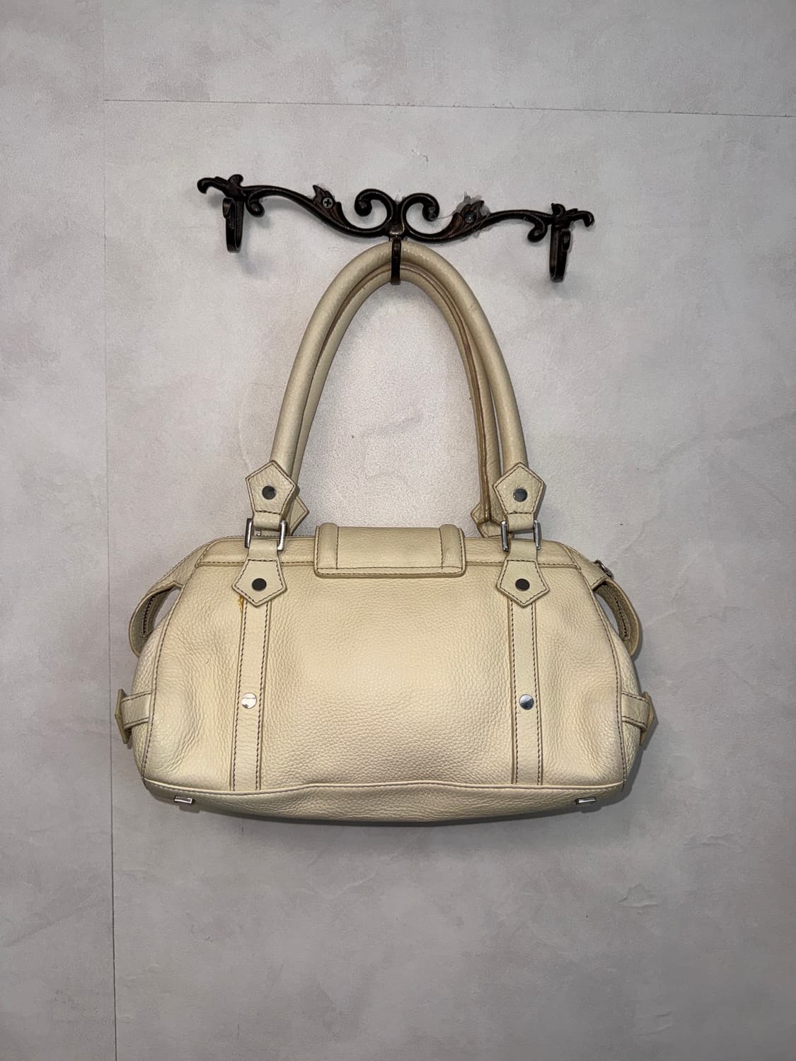 Hugo Boss ivory buckle shoulder bag 상품이미지4