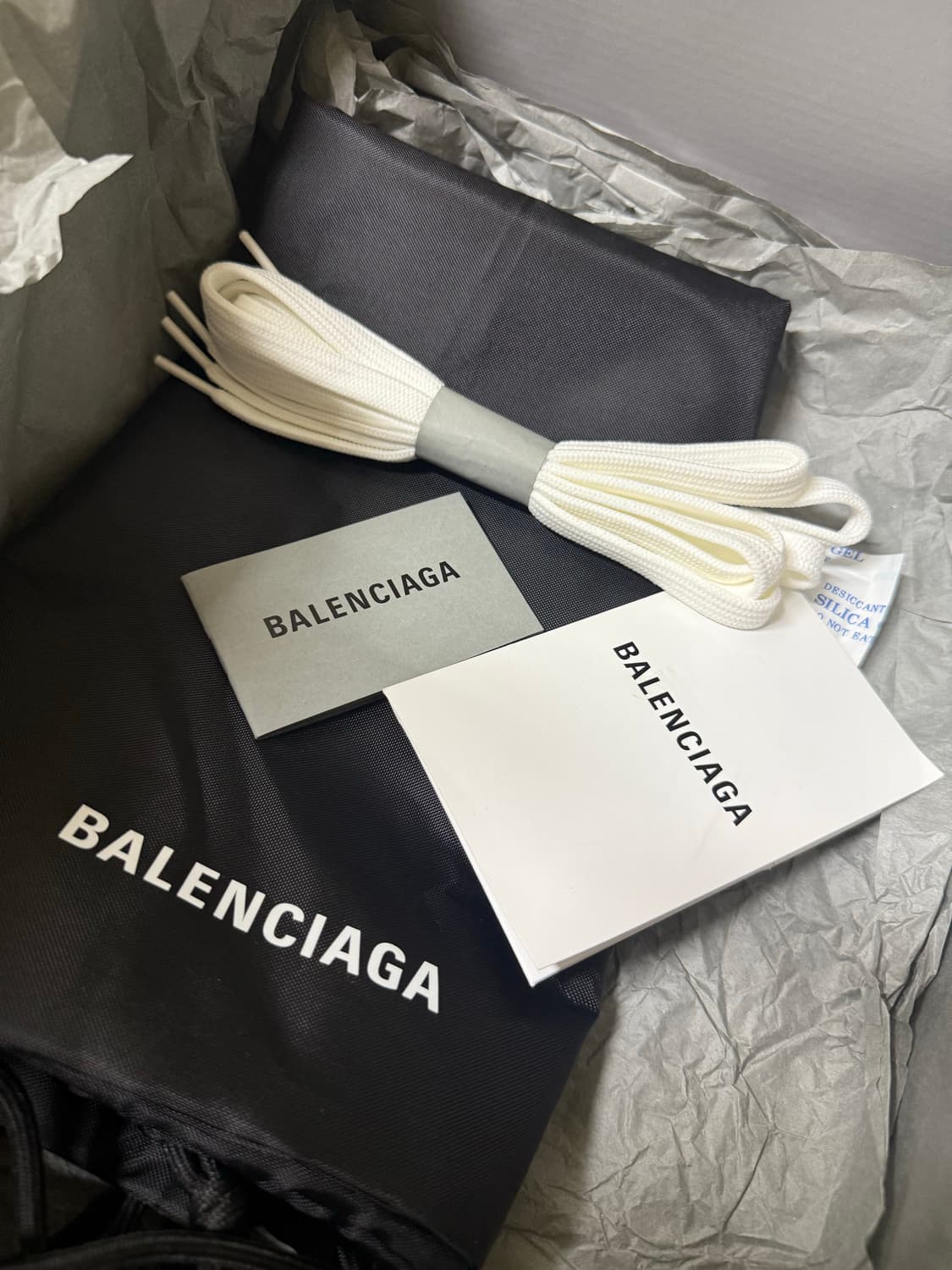 [44] 발렌시아가 카고 스니커즈 런웨이 상품이미지9