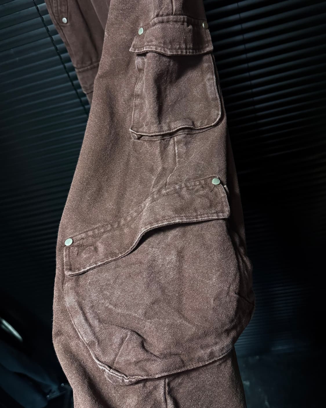 투래빗 브라운 버건디 리벳 포켓 카고 유틸리티 밴딩 와이드 커브드 팬츠 상품이미지6