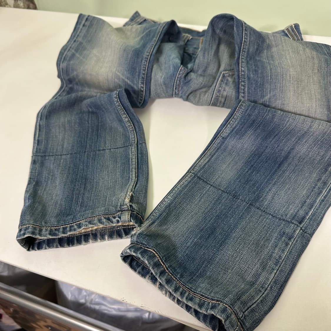 30 M 리바이스522 중청워시드 카보라배색 버튼플라이 데님팬츠 상품이미지4