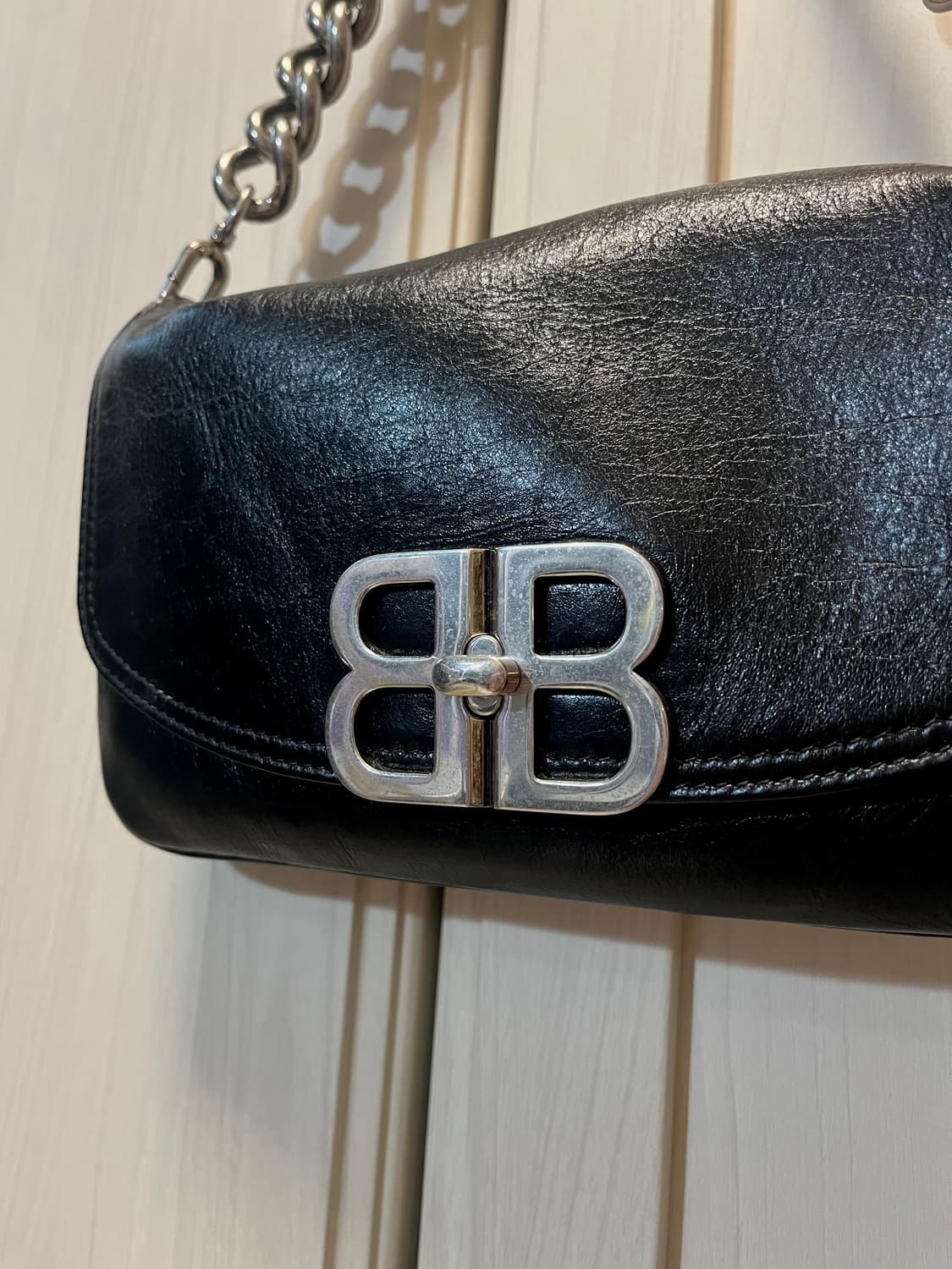발렌시아가 BB 소프트 스몰 플랩백 블랙 상품이미지3