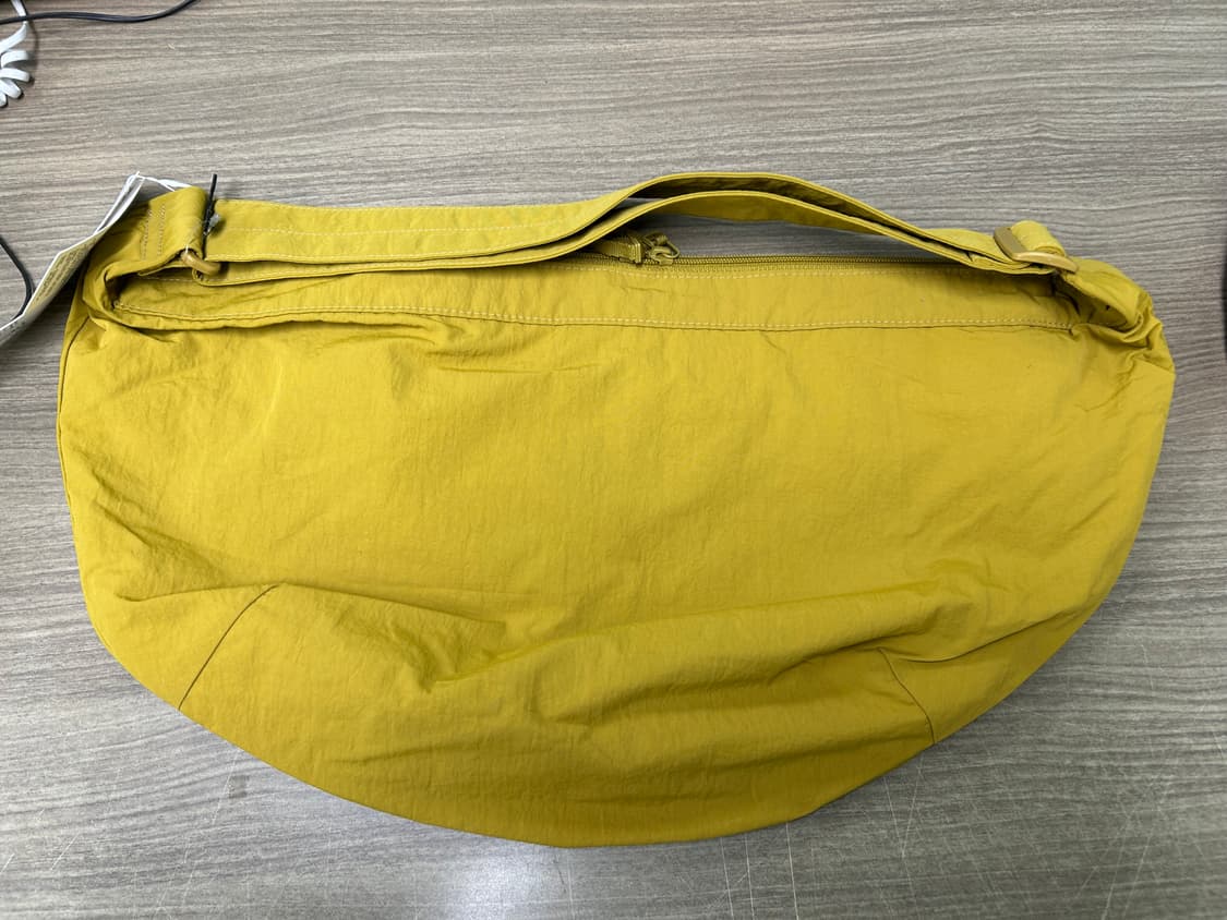 유니클로U 나일론 숄더백 머스타드 상품이미지3
