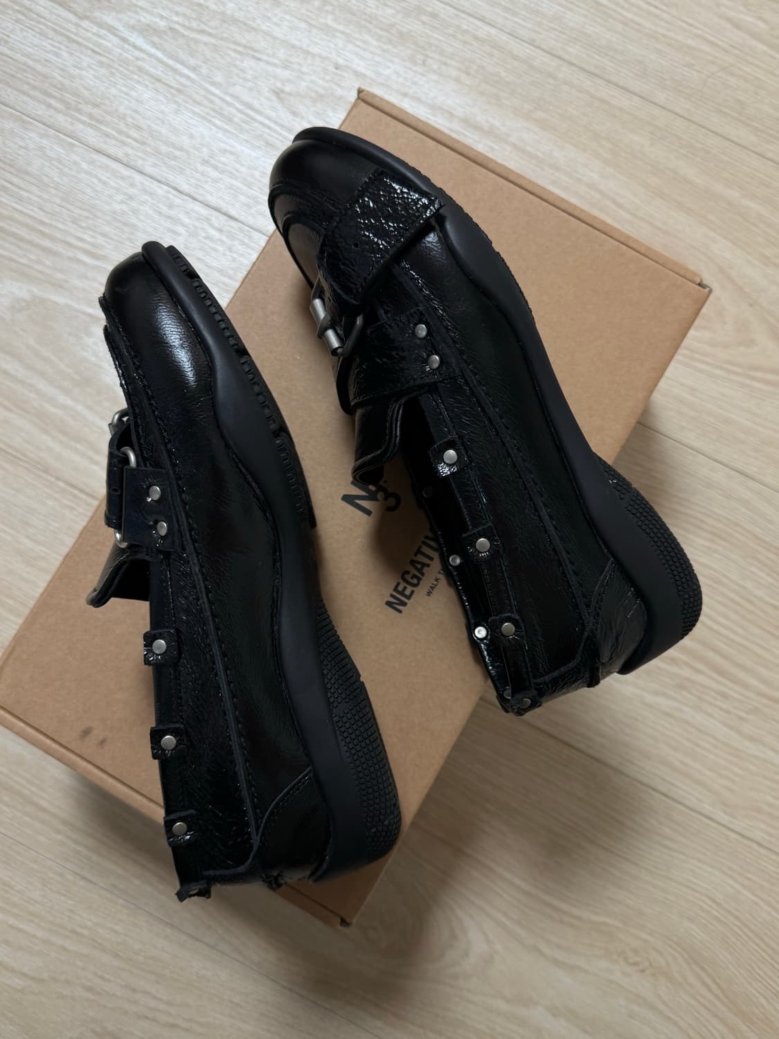 네거티브쓰리 로퍼 Belted Stud Loafer 상품이미지7