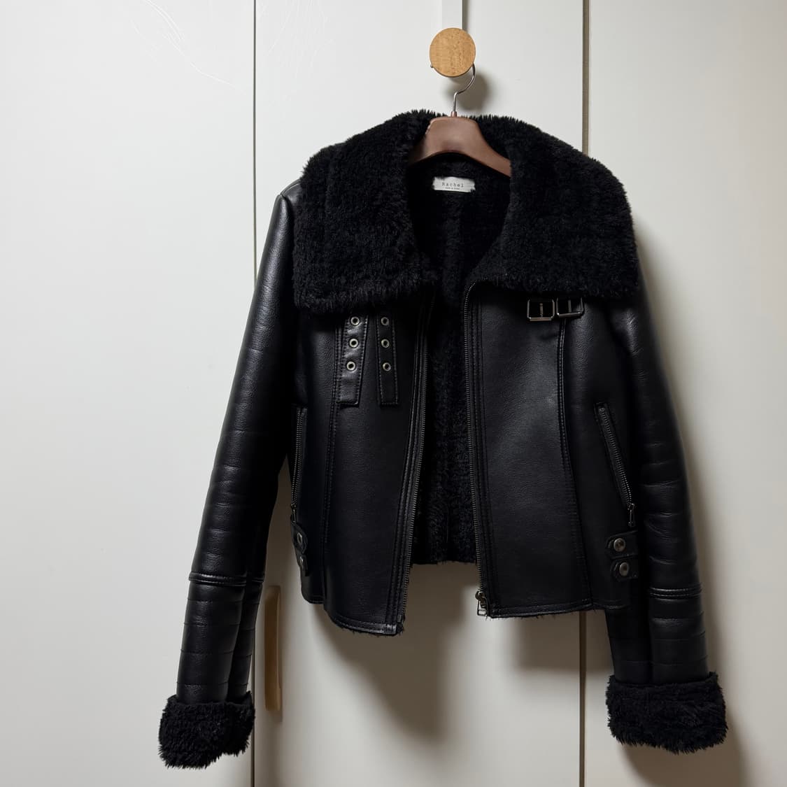 블랙 하이넥 퍼 카라 크롭 무스탕 자켓 상품이미지1