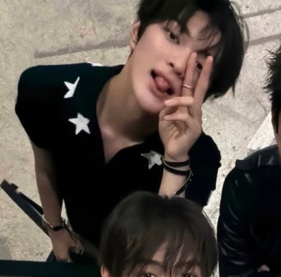 Givenchy 지방시 스타 패치 폴로 코르티스 건호 착용 상품이미지1