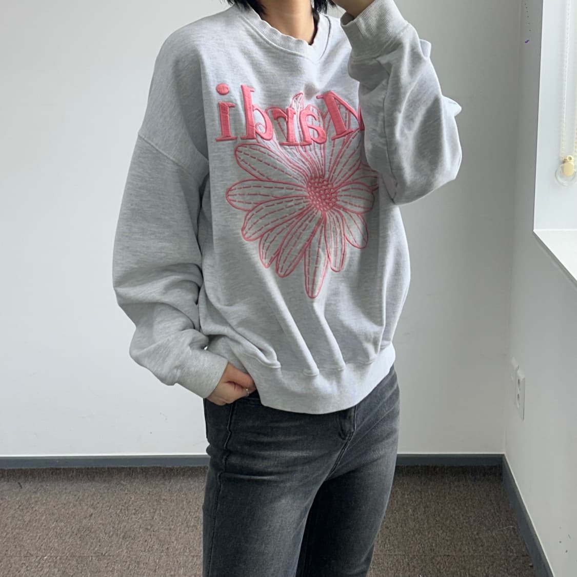 Mardi Mercredi 마르디메크르디 핑크 자수 로고 맨투맨 상품이미지2