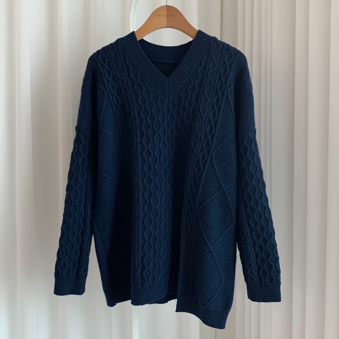 빈티지 브이넥 루즈핏 옆트임 꽈배기 롱니트 상품이미지6