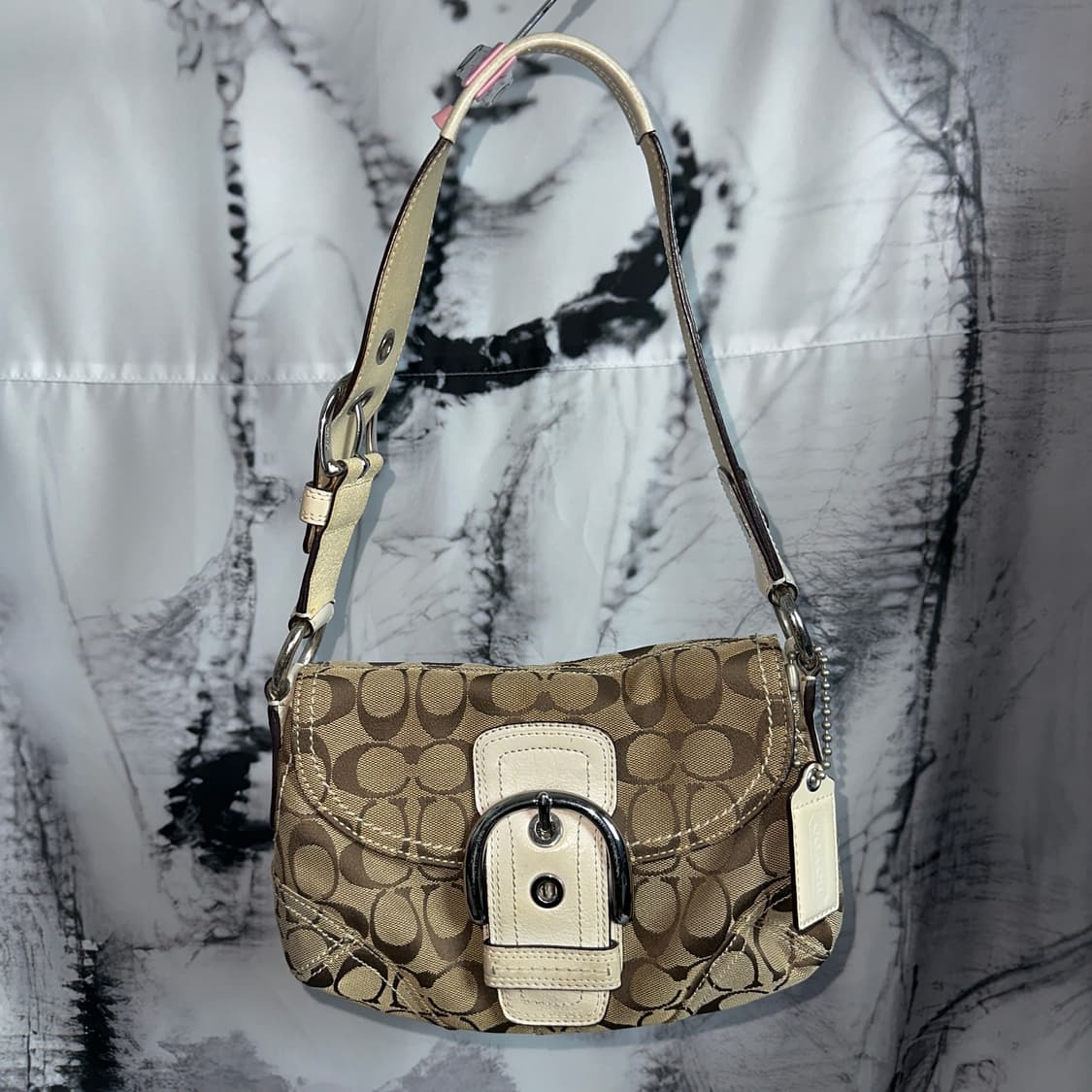 코치 숄더백 상품이미지1