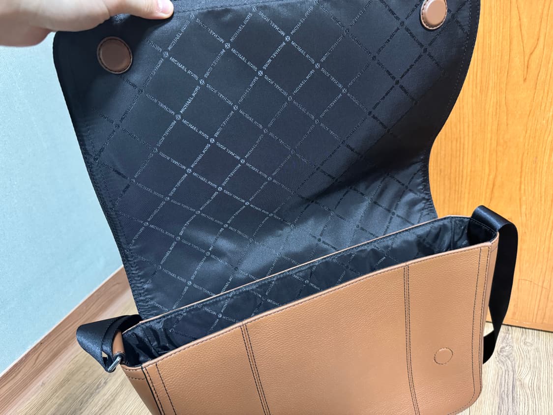 (미사용) 마이클코어스 남성 메신저백 Cooper color 상품이미지4