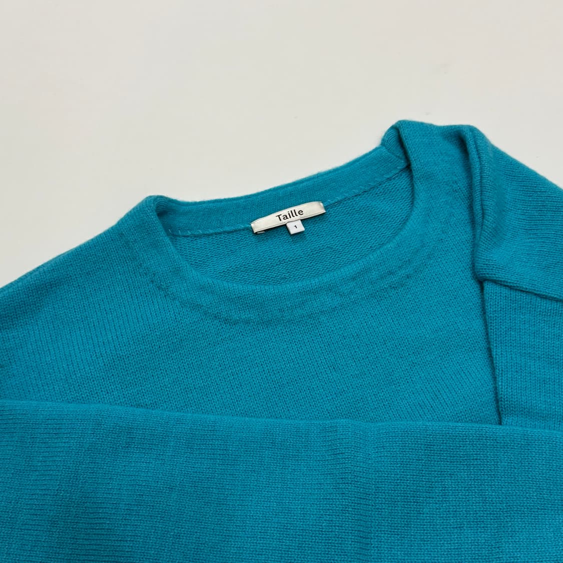 새상품 타일레 파인 울 프렌치 넥 클래식 스웨터 니트 청록색 1사이즈 상품이미지4