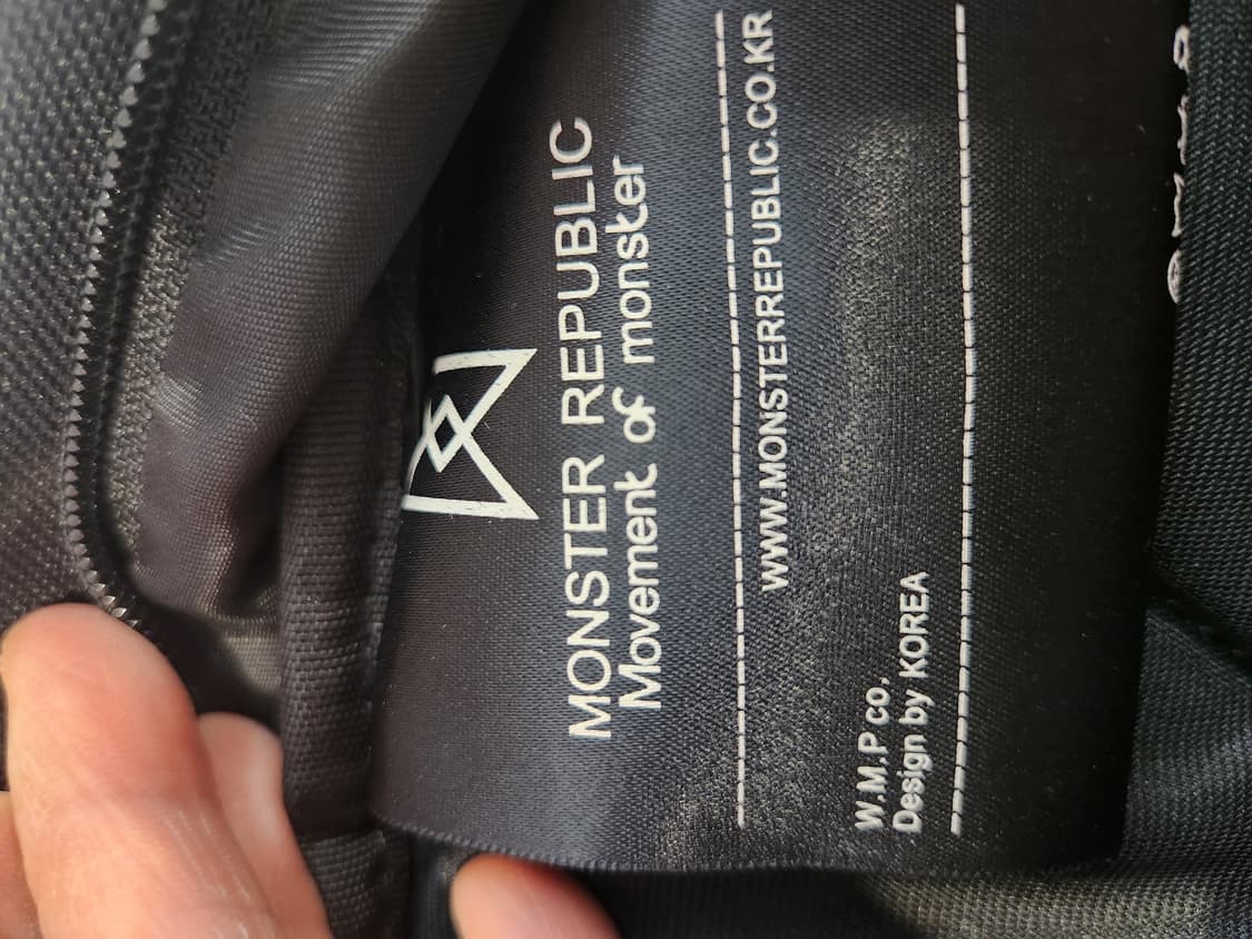 MONSTER REPUBLIC 블랙 멀티포켓 백팩 상품이미지9