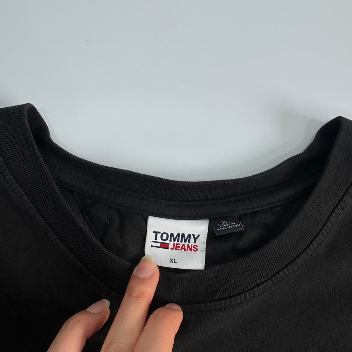 Tommy Hilfiger 타미힐피거 로고 프린팅 블랙 반팔티  상품이미지5
