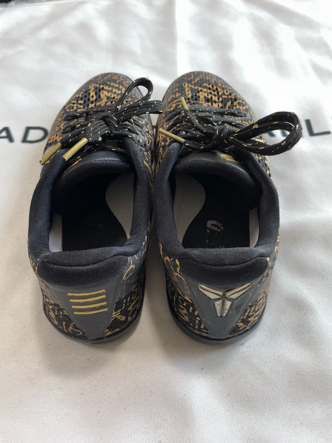 코비11 ID 맘바데이 블랙골드 상품이미지3