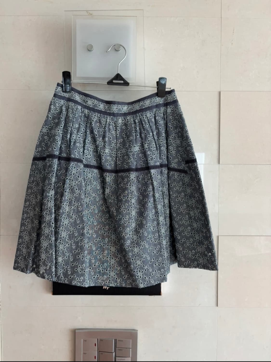 질스튜어트 펀칭 레이스 그레이치마 상품이미지1