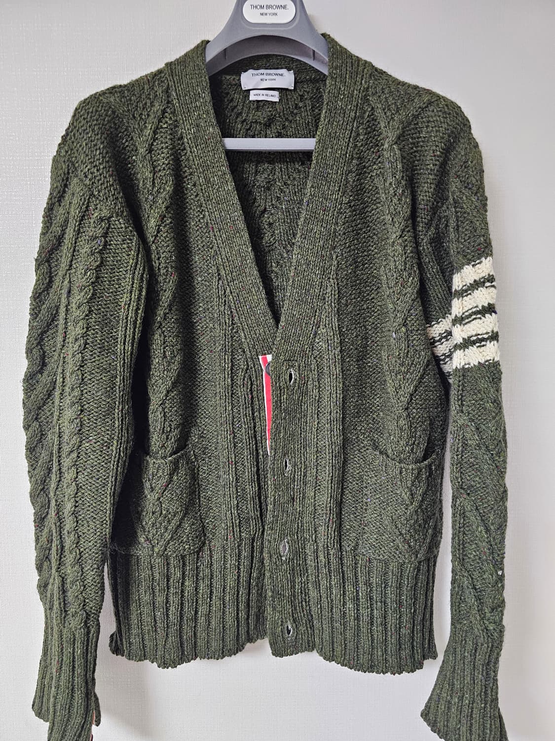 톰브라운 23fw 모헤어 사선완장 가디건(3/딥카키/정품) 상품이미지1