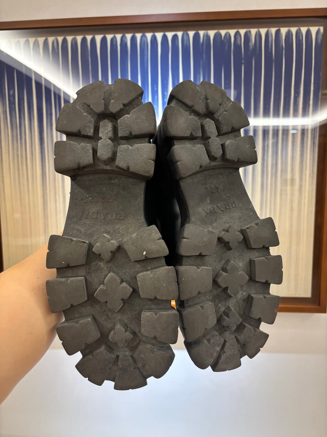 프라다 모놀리스 8.5 팝니다 상품이미지5