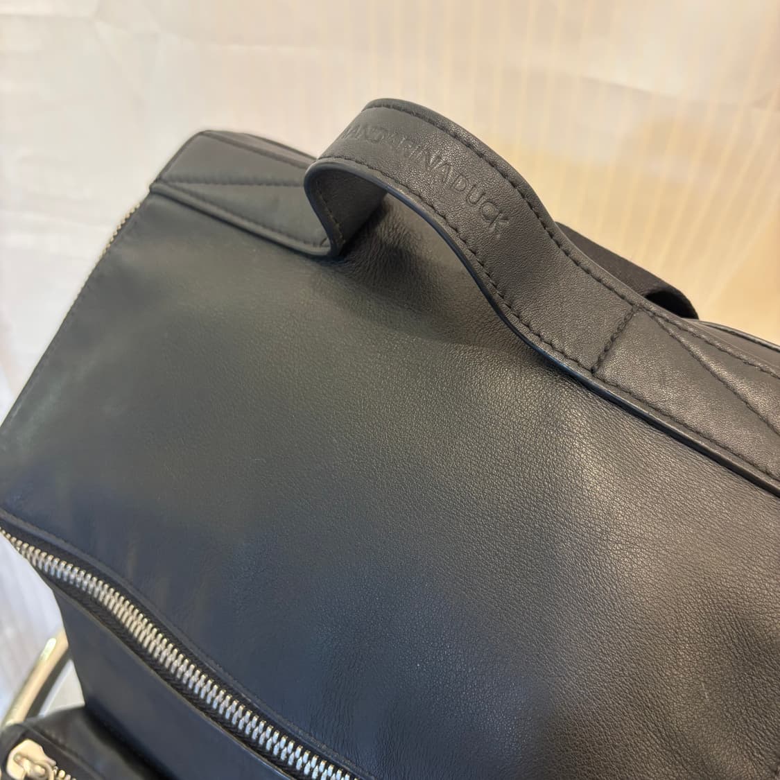 정품 만다리나덕 소가죽 백팩    상품이미지5