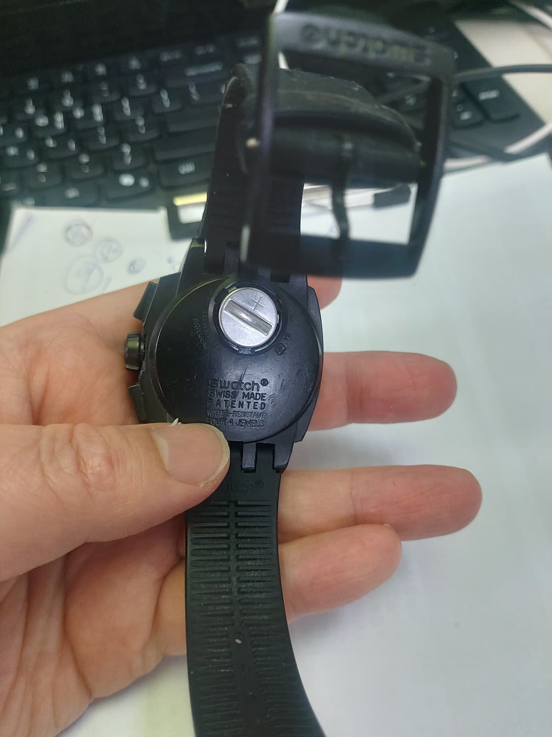 올블랙 색상의 스와치 남성  상품이미지3