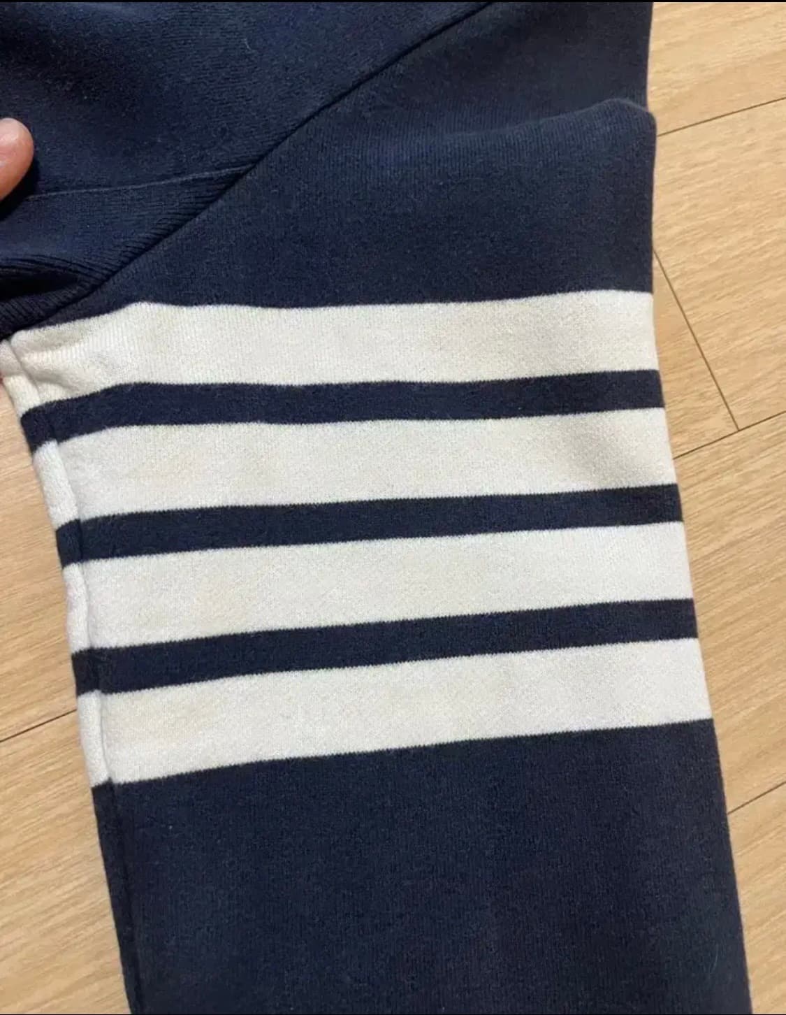 톰브라운 네이비 사선 완장 맨투맨 사이즈 2 상품이미지2