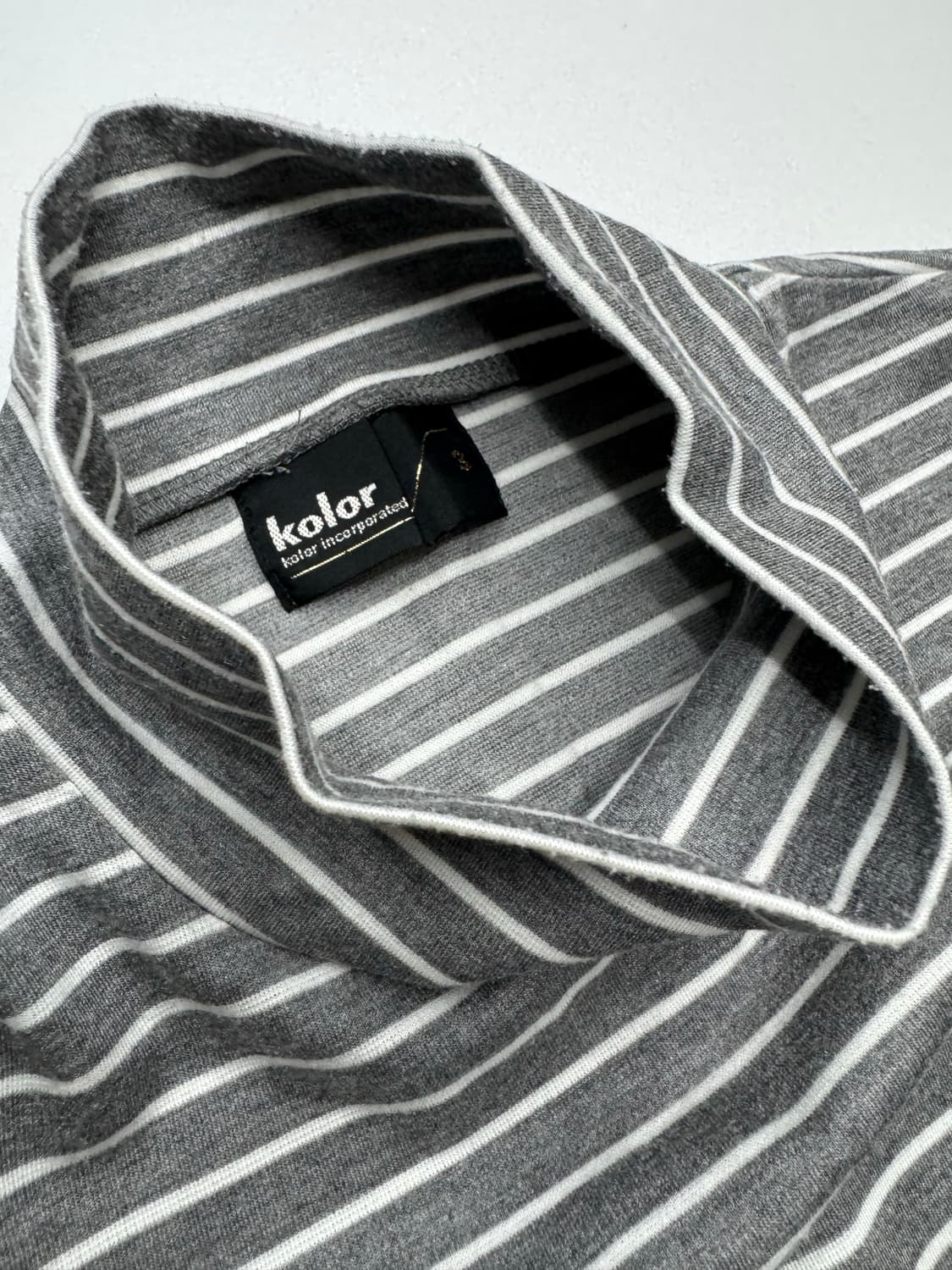 Kolor 반폴라 긴팔 티셔츠 3 사이즈 그레이 스트라이프 상품이미지2