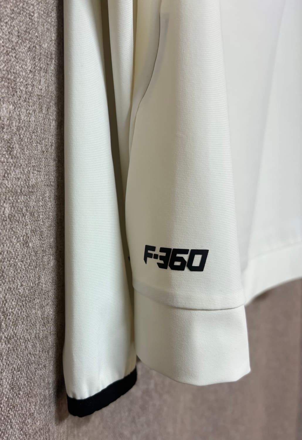 데상트 ATH 블랙/화이트 자켓 95 M 상품이미지3