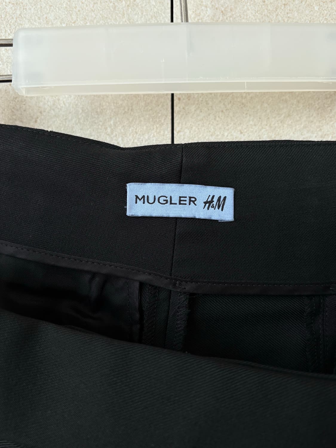 뮈글러 h&m 컷아웃 팬츠 상품이미지5
