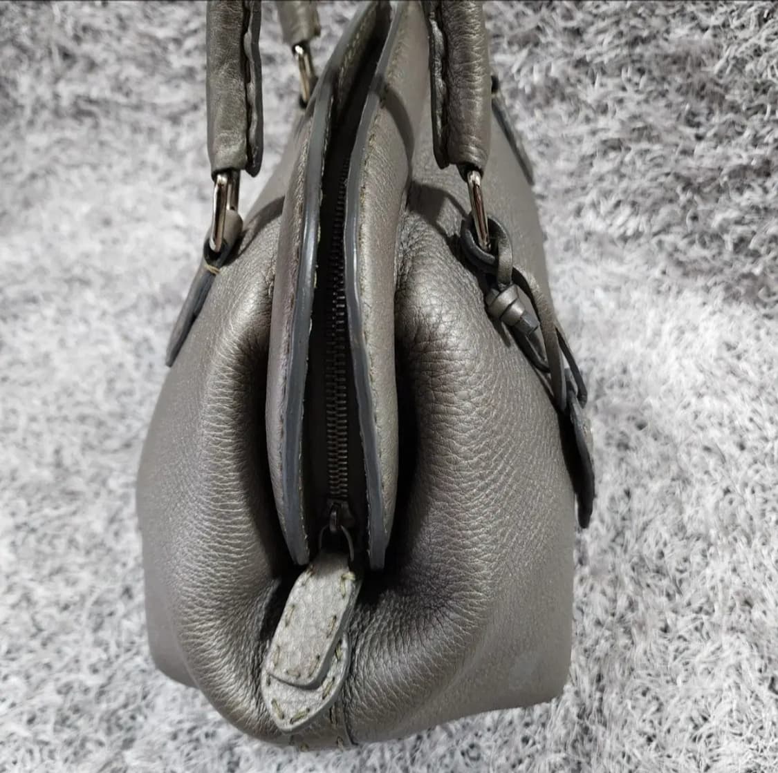 펜디 레더 토트백 상품이미지4