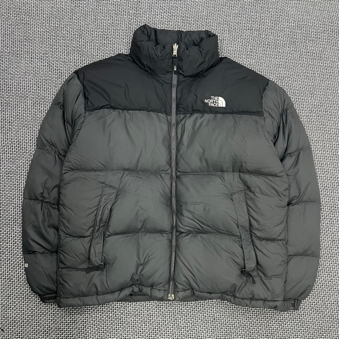 노스페이스 그레이 눕시 700 패딩 상품이미지1