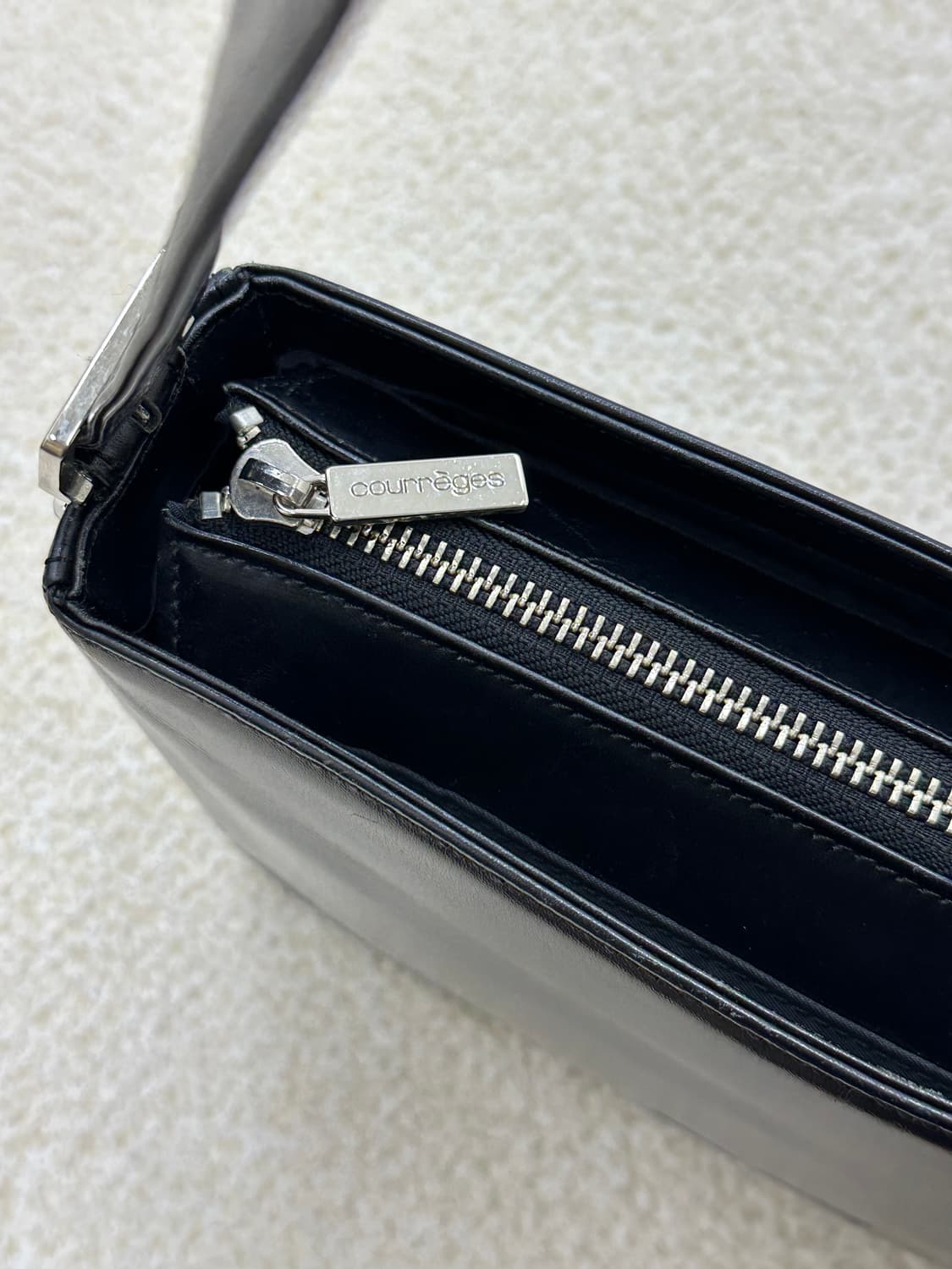 꾸레쥬 블랙 소가죽 숄더백 상품이미지9