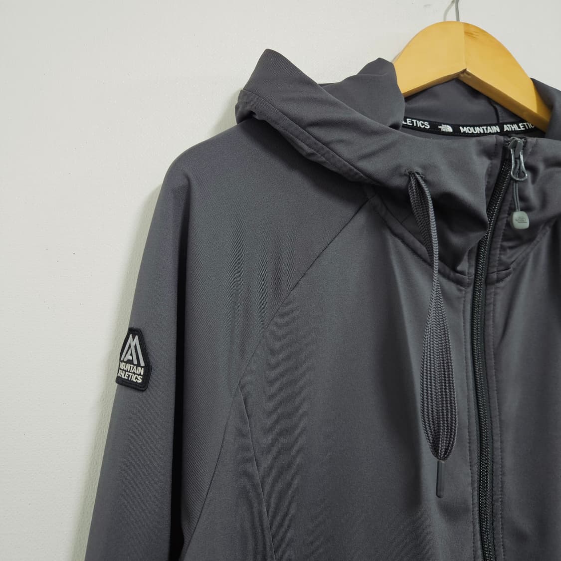 100 노스페이스 기능성 후드집업 차콜그레이 상품이미지3