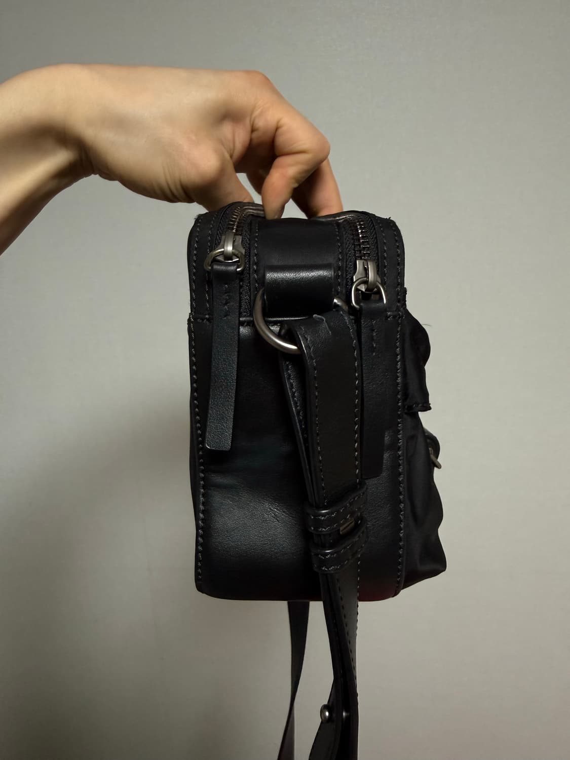 유스 카메라백 fw24 상품이미지5