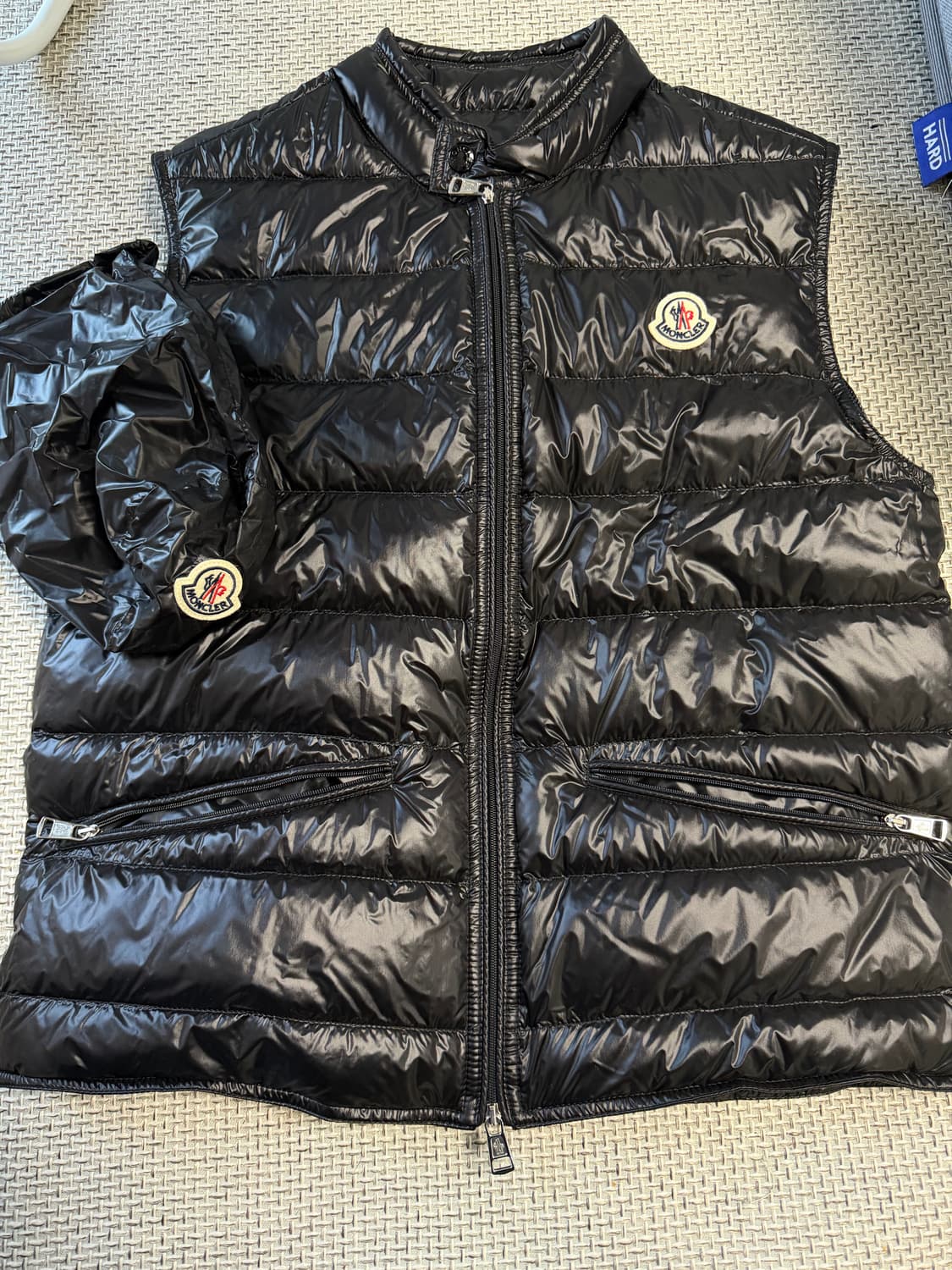 [새상품급/오케이몰]23fw 국문택 몽클레어 패딩조끼 2 블랙 상품이미지1