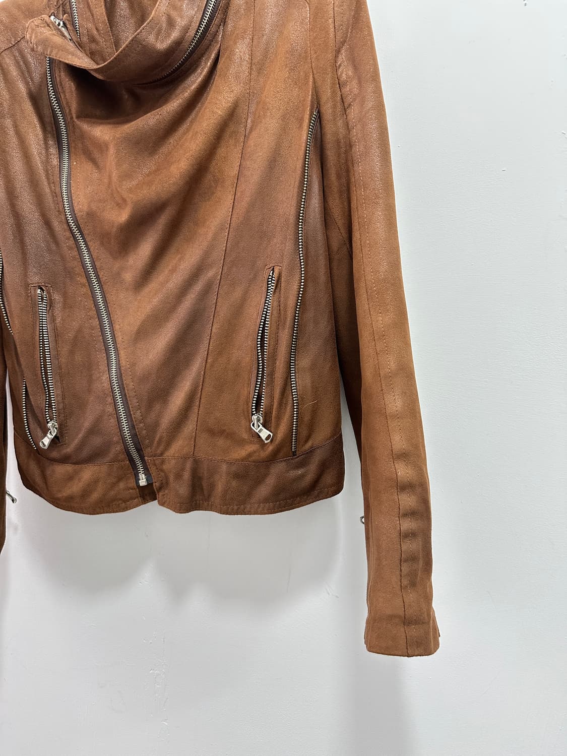 Brown suede drape zipper detail jacket 상품이미지6