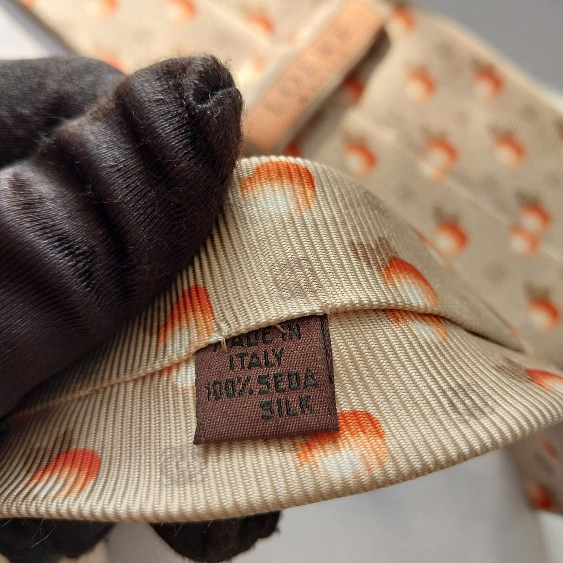 로에베 실크 베이지 로고&과일 패턴 넥타이 9.3cm A등급 K1728
 상품이미지10