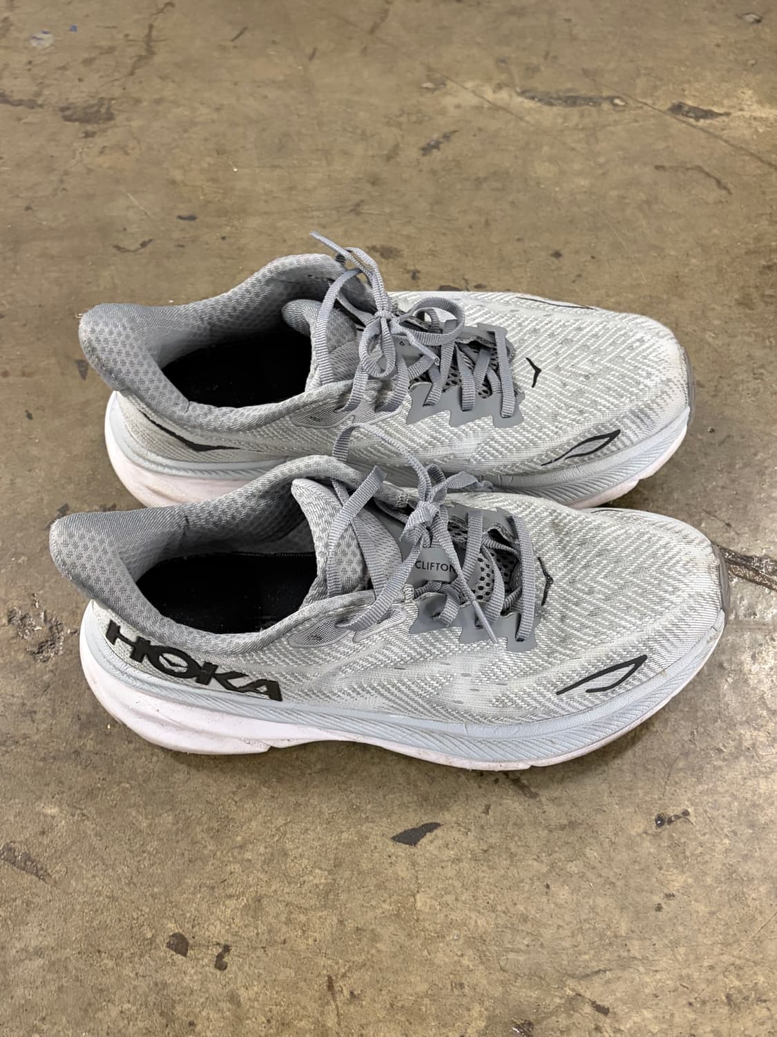 호카 클리프톤 9 회색 런닝화 260mm 상품이미지3