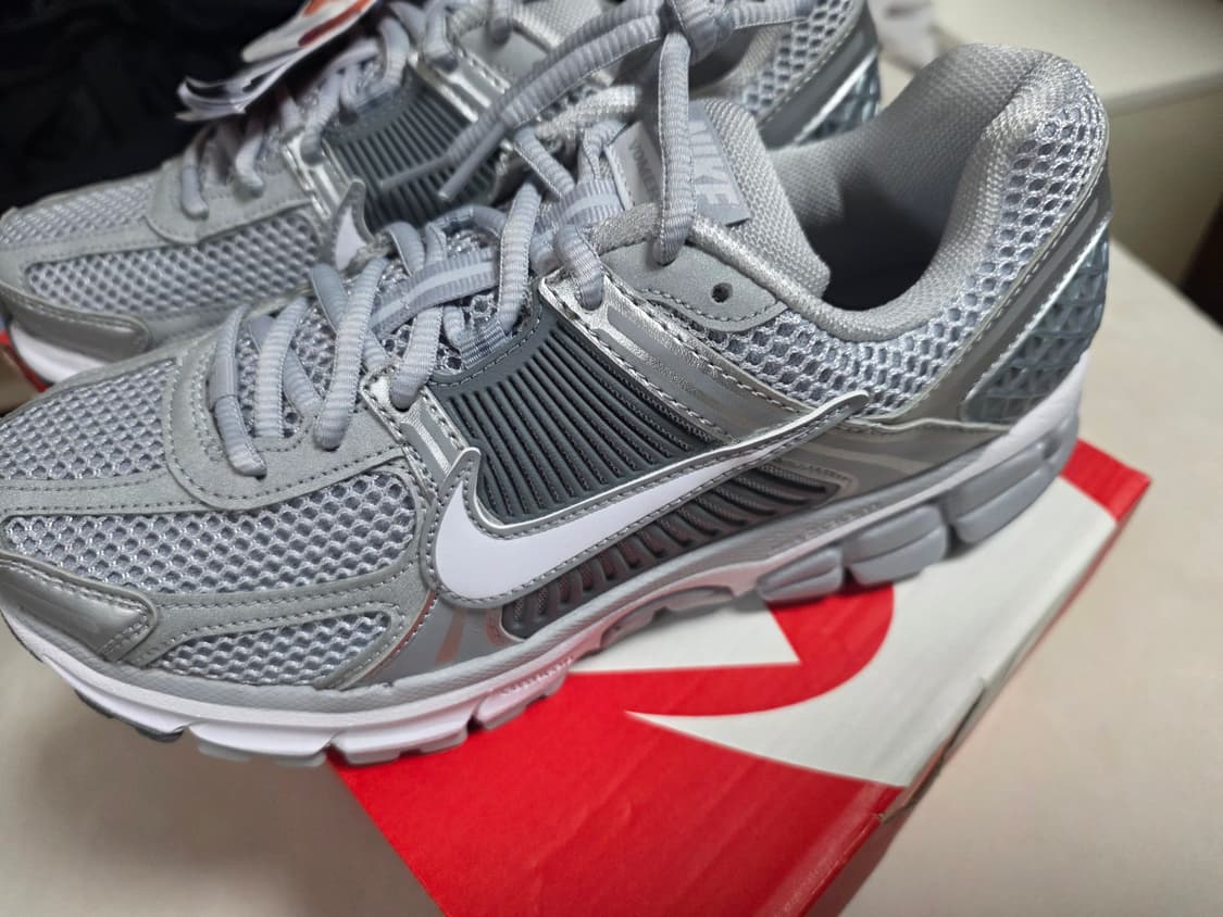 나이키 보메로 울프 그레이 화이트 새제품 250 상품이미지2