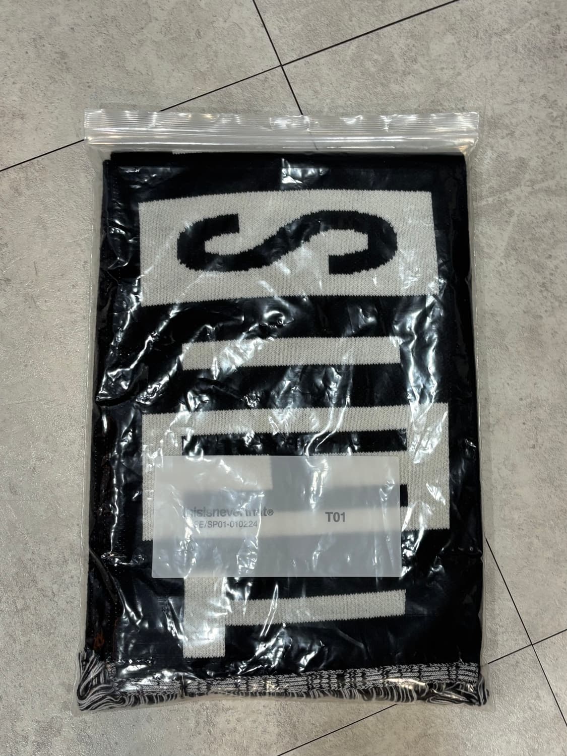 디스이즈네버댓) 블랙 머플러 상품이미지1