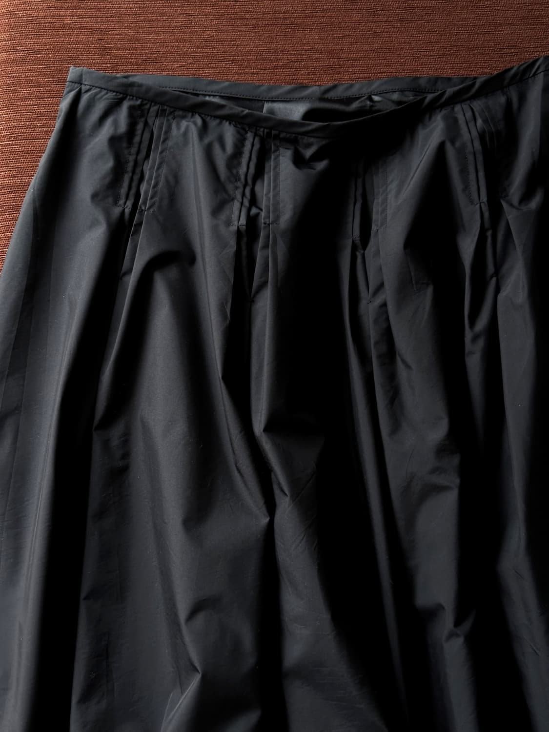 Washed fabric design tuck pleated  skirt 상품이미지7