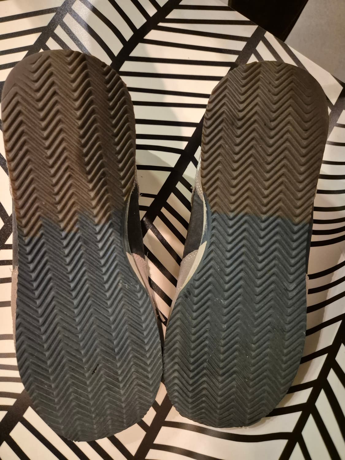 나파피리 스니커즈 265~270 판매합니다 
자연스런 사용감외엔 마모손상 상품이미지5