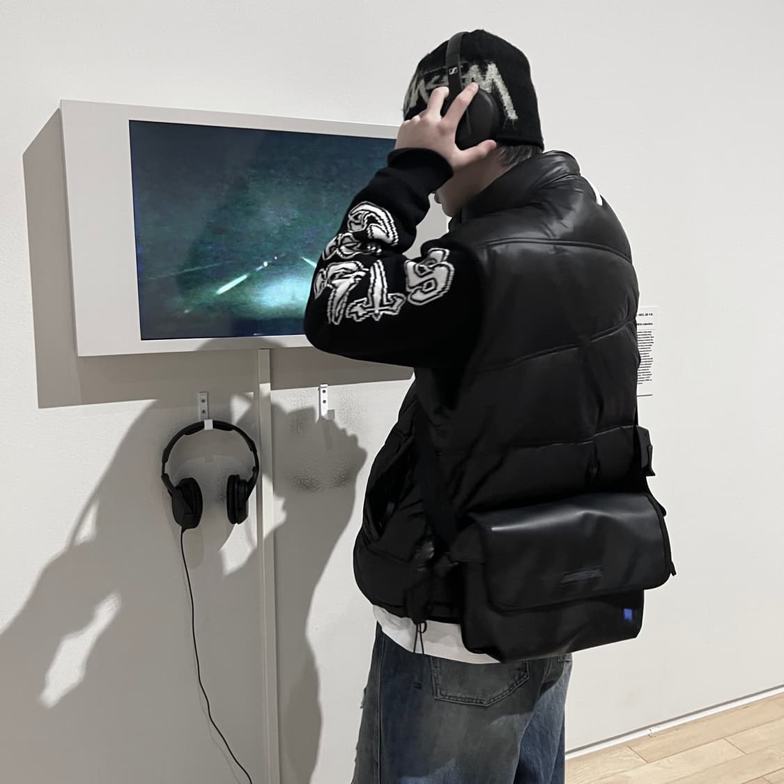 아더에러 크로스백 블랙  상품이미지5