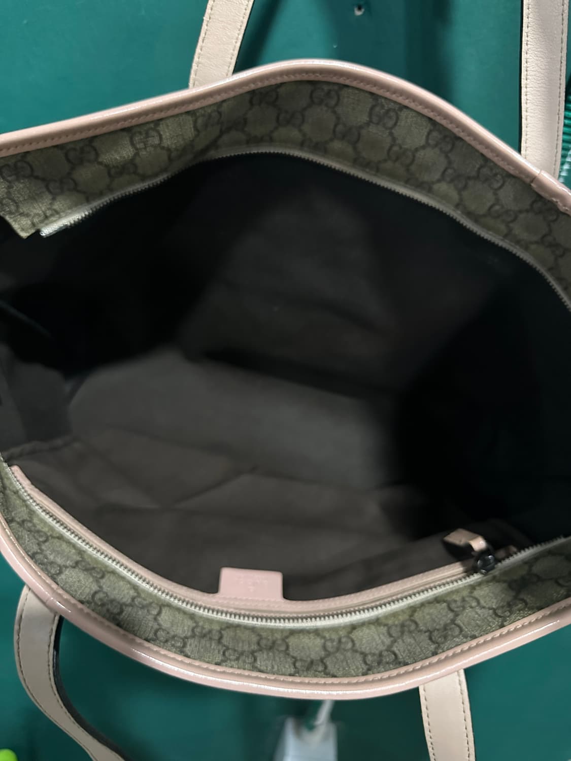 구찌 GG로고 쇼퍼백 딸기우유  상품이미지7