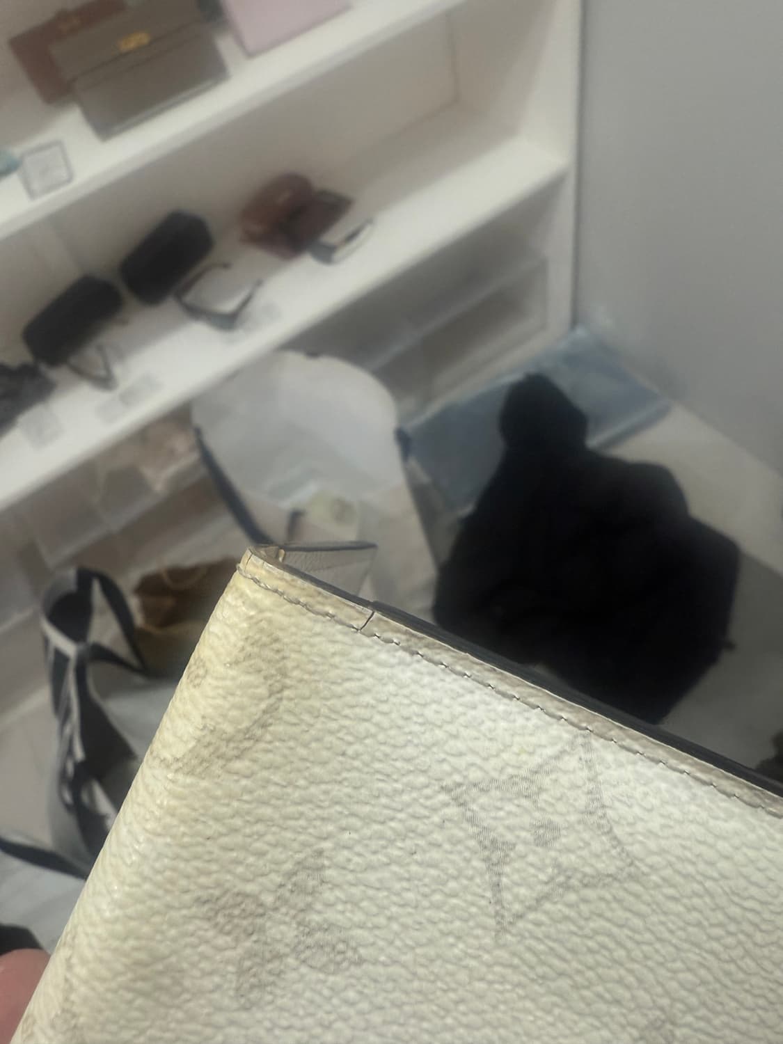 [정품] 루이비통의 옵틱 화이트 컬러 오거나이저 지갑 상품이미지3